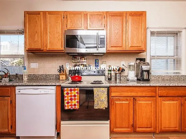 1105 Cambridge St #1B, Cambridge, MA 02139