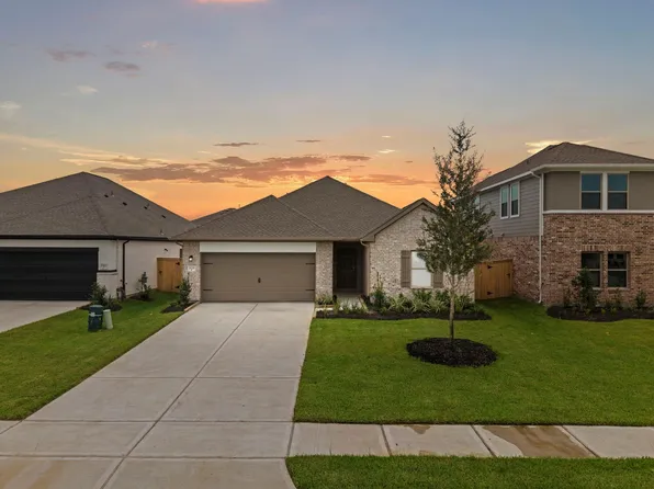 1938 Stargazer Ln, Angleton, TX 77515