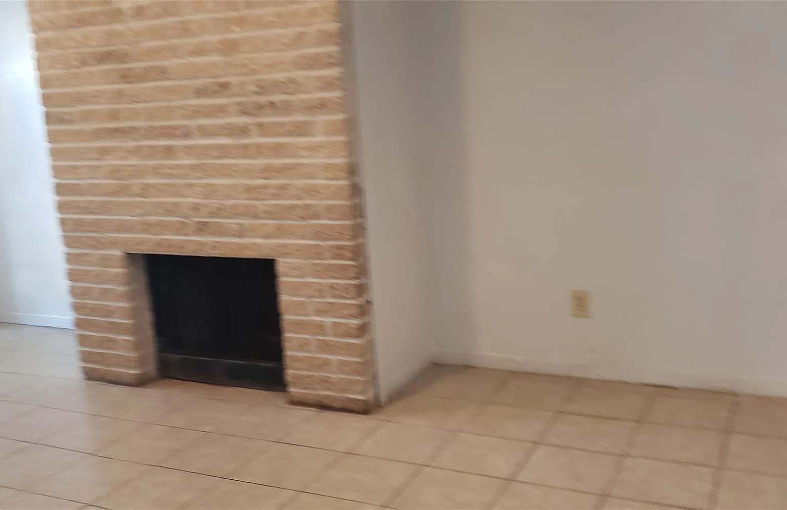3 bed, 2.0 bath, 1406 sqft, $1,700 — Photo 1