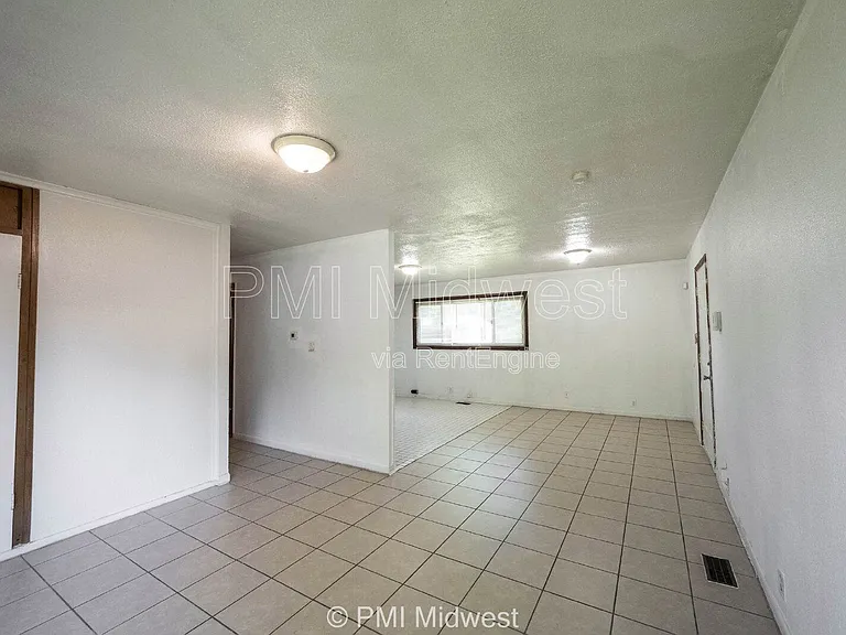 8124 E 37th Pl — Photo 5