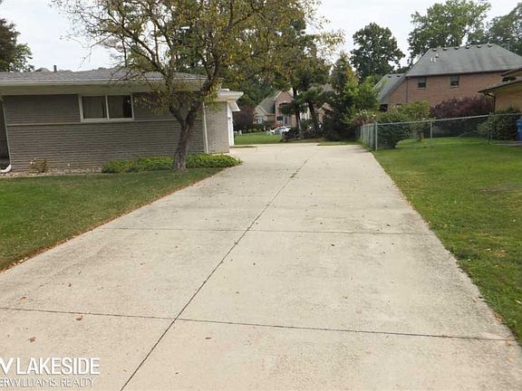 2nd image of 32058 Pinehill Dr