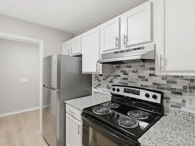 Englewood Apartments — Photo 5