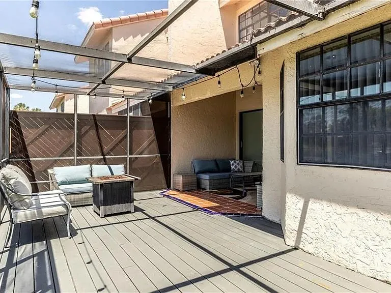 10438 Saint Tropez Pl — Photo 20