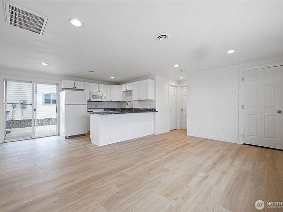 5th image of 904 906 E Alderwood Drive