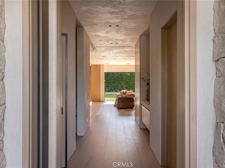 4140 Kraft Ave — Photo 6