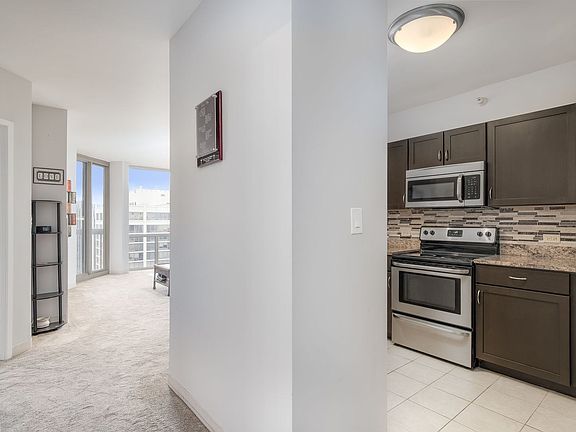 4th image of 222 N Columbus Dr APT 4504