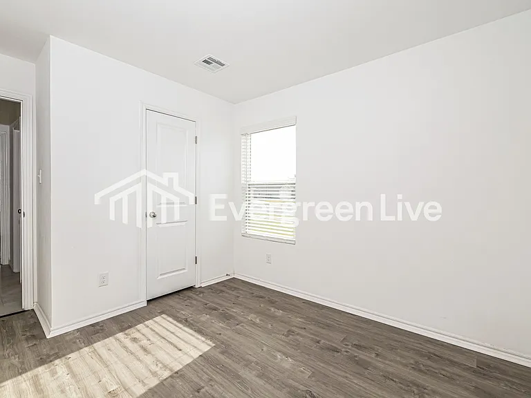 10900 SW 22nd St — Photo 4