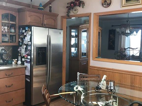 3rd image of 122 Evergreen St