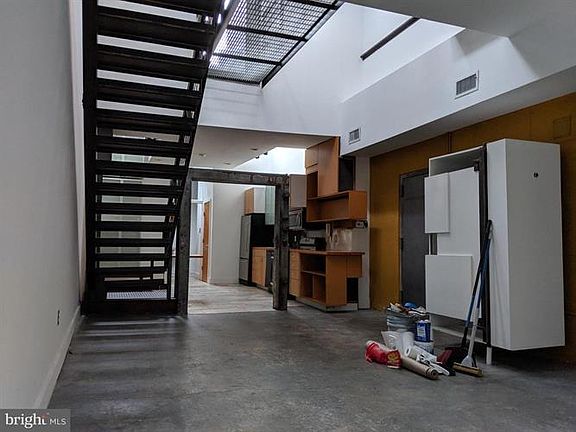 5th image of 146 W Laurel St APT 101