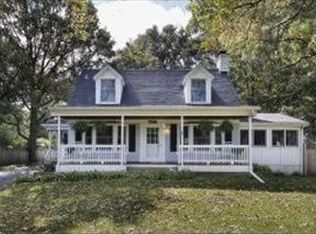 1035 Queens Ln, Glenview, IL 60025