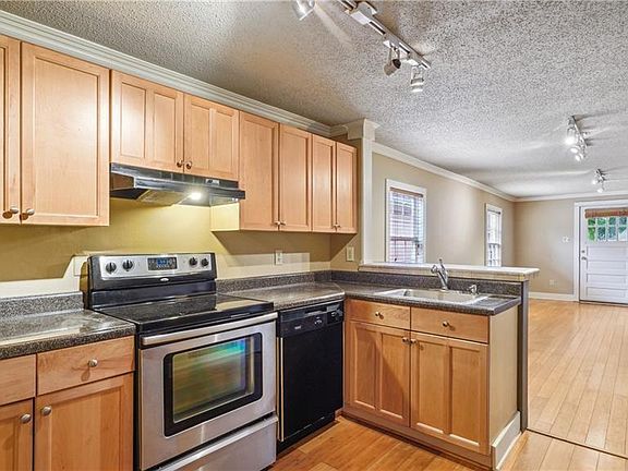 3rd image of 2411 Chartres St
