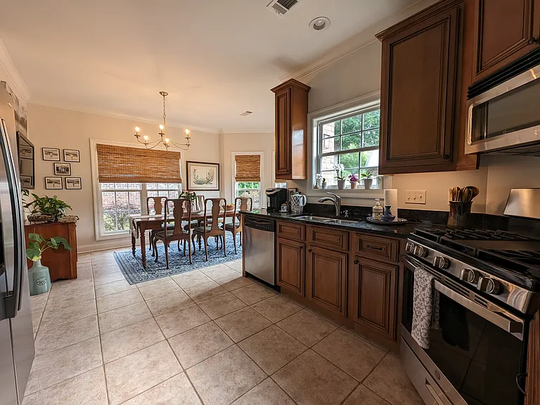 647 Carpenter Way — Photo 9