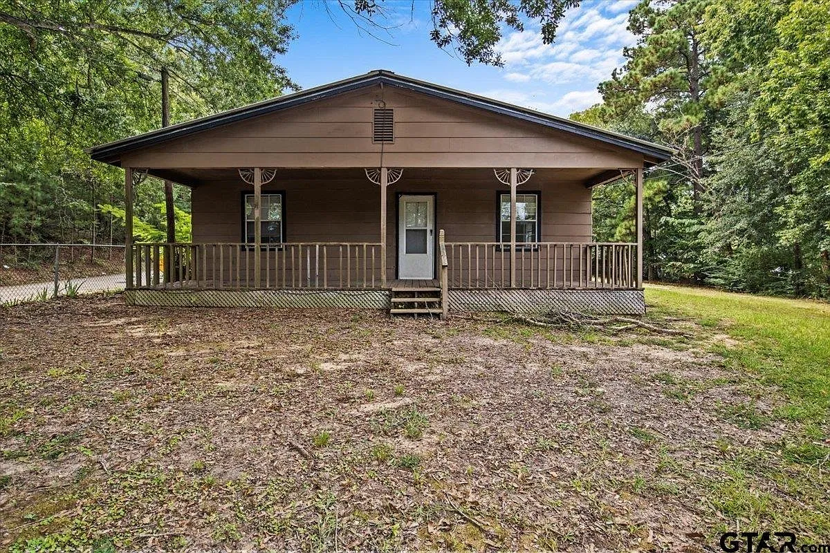 3 bed, 2.0 bath, 1152 sqft, $1,400 — Photo 1
