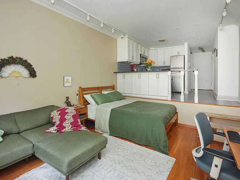 211 Thompson St #2D — Photo 3