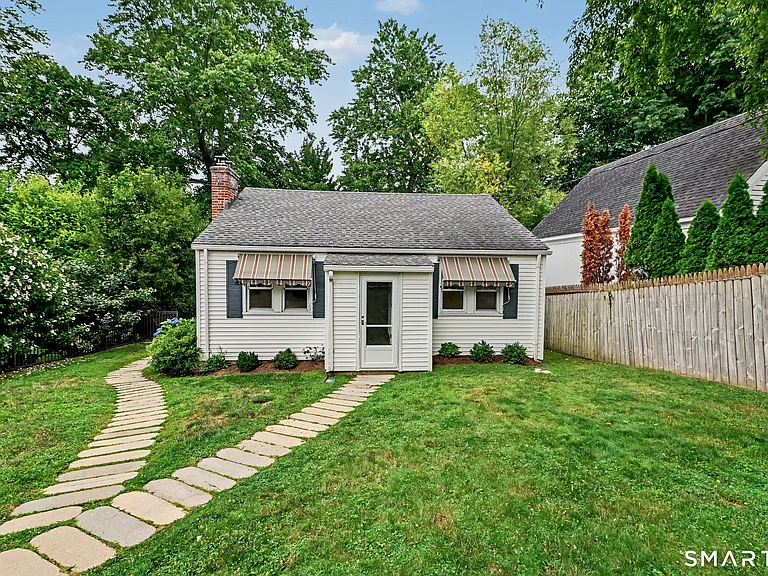 4 Highview Ave #R — Photo 1