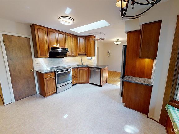 3rd image of 2235 Prairie St