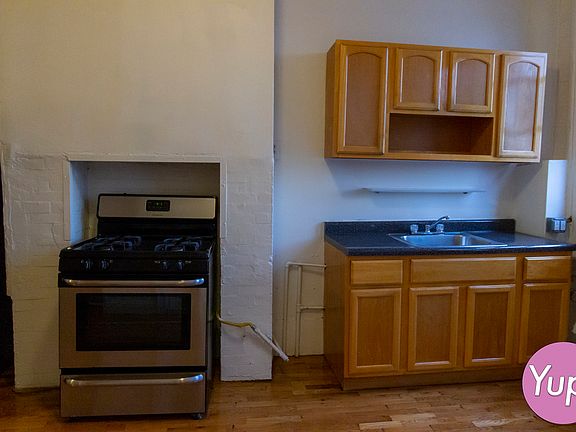 3rd image of 293 Jefferson Ave #3L
