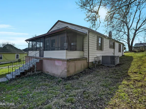 3301 McPherson St, Knoxville, TN 37921