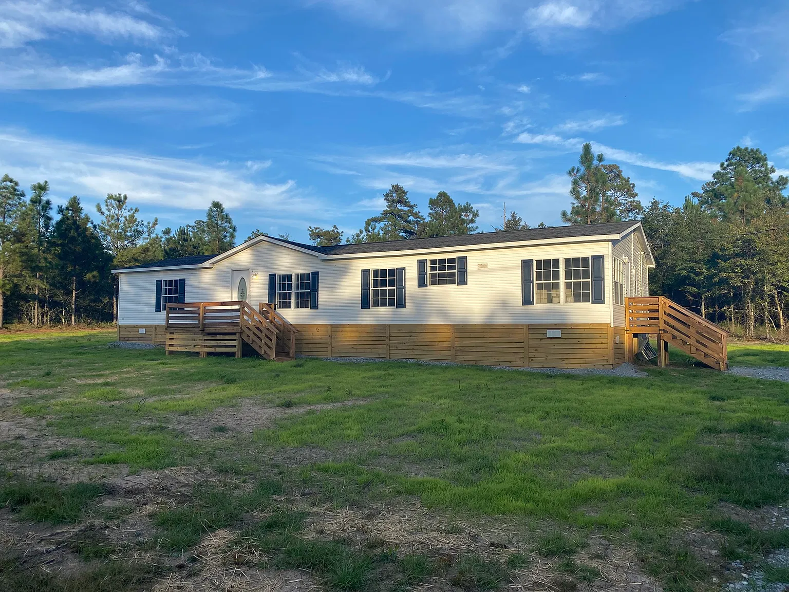 3 bed, 1960 sqft, $1,350 — Photo 1