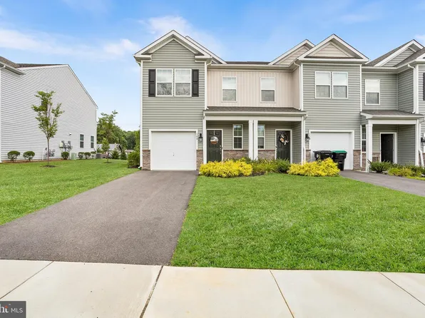 108 Sickler Ct, Sicklerville, NJ 08081