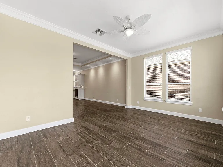 316 Connemara Dr — Photo 14