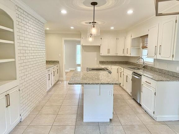 2nd image of 2418 Briarwood Dr