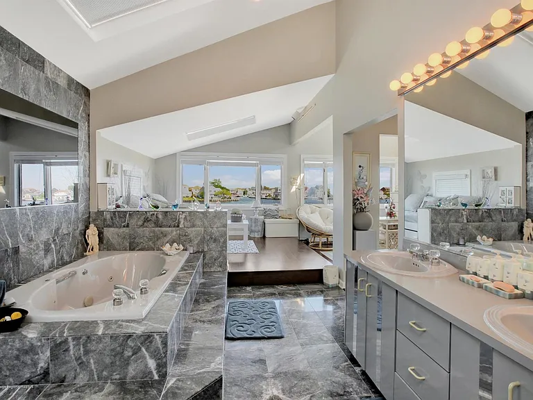 374 Aldo Dr — Photo 23