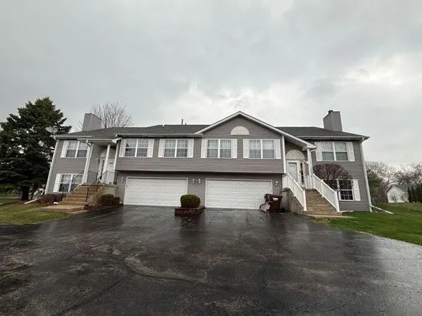 1012 Castleshire Dr #2B, Woodstock, IL 60098