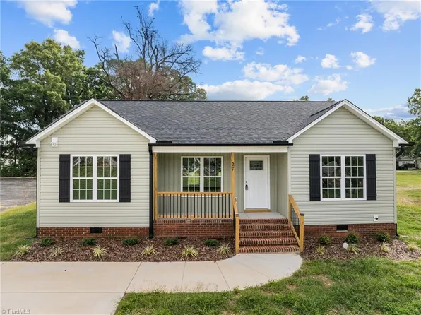 27 Taylor St, Thomasville, NC 27360