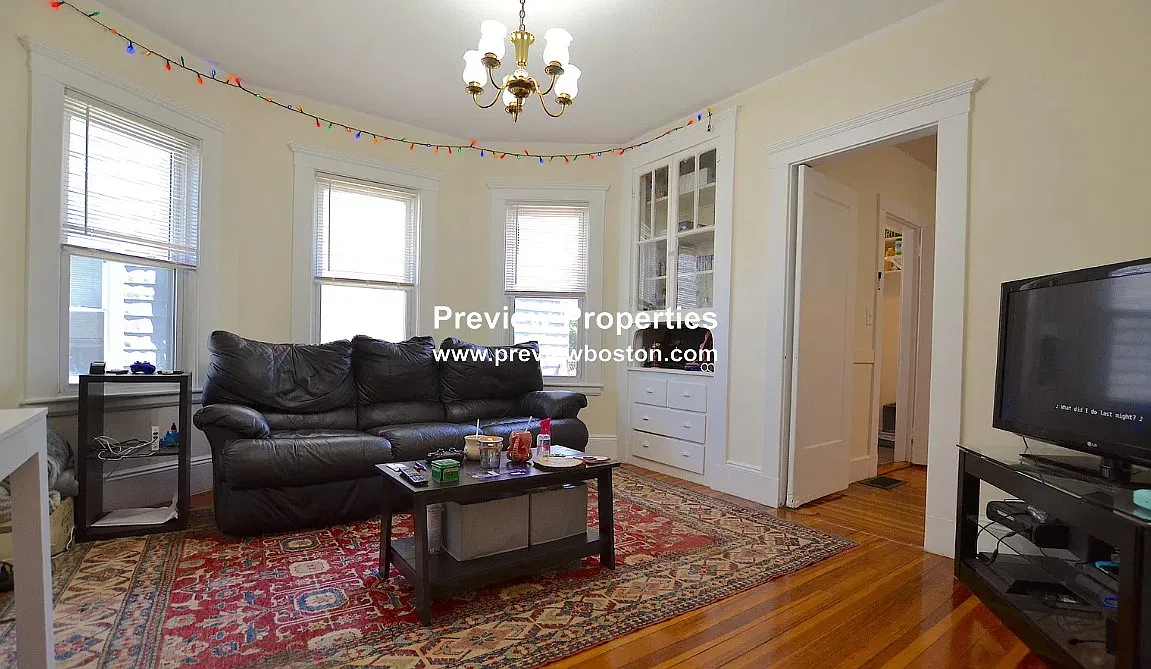 3 bed, 1000 sqft, $3,000 — Photo 1