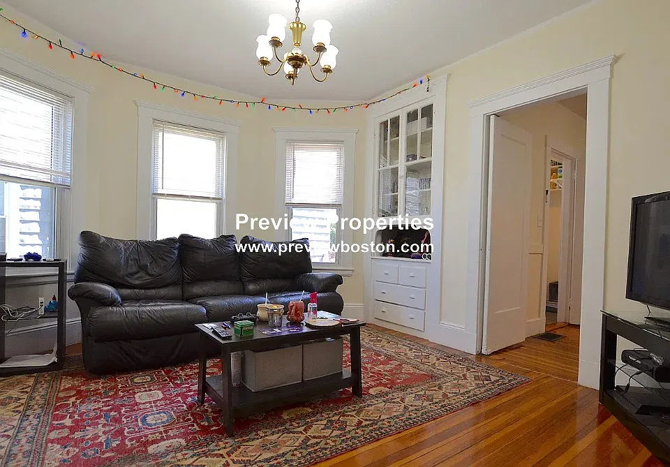 50 Tremont St #1P