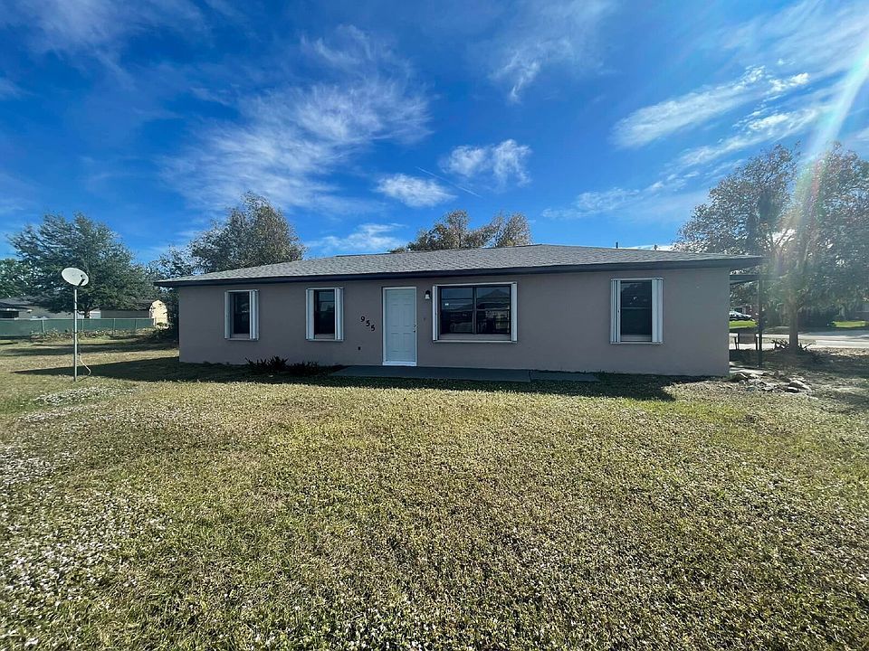 1st image of 955 Lake Dr E