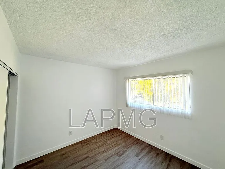 1426 S Point View St #5 — Photo 9