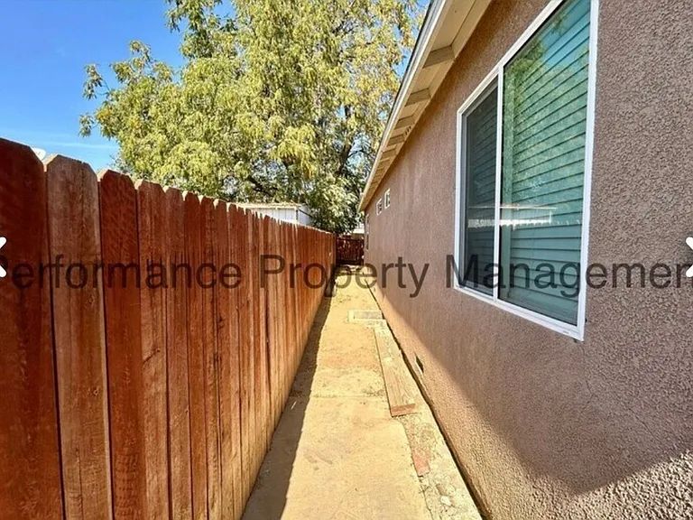 906 Wilson Ave #B — Photo 5