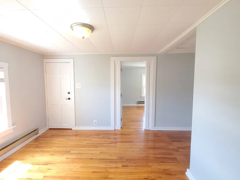 1607 Allen St — Photo 6