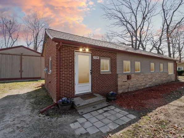 3286 Oak Ridge Dr, Highland, MI 48356