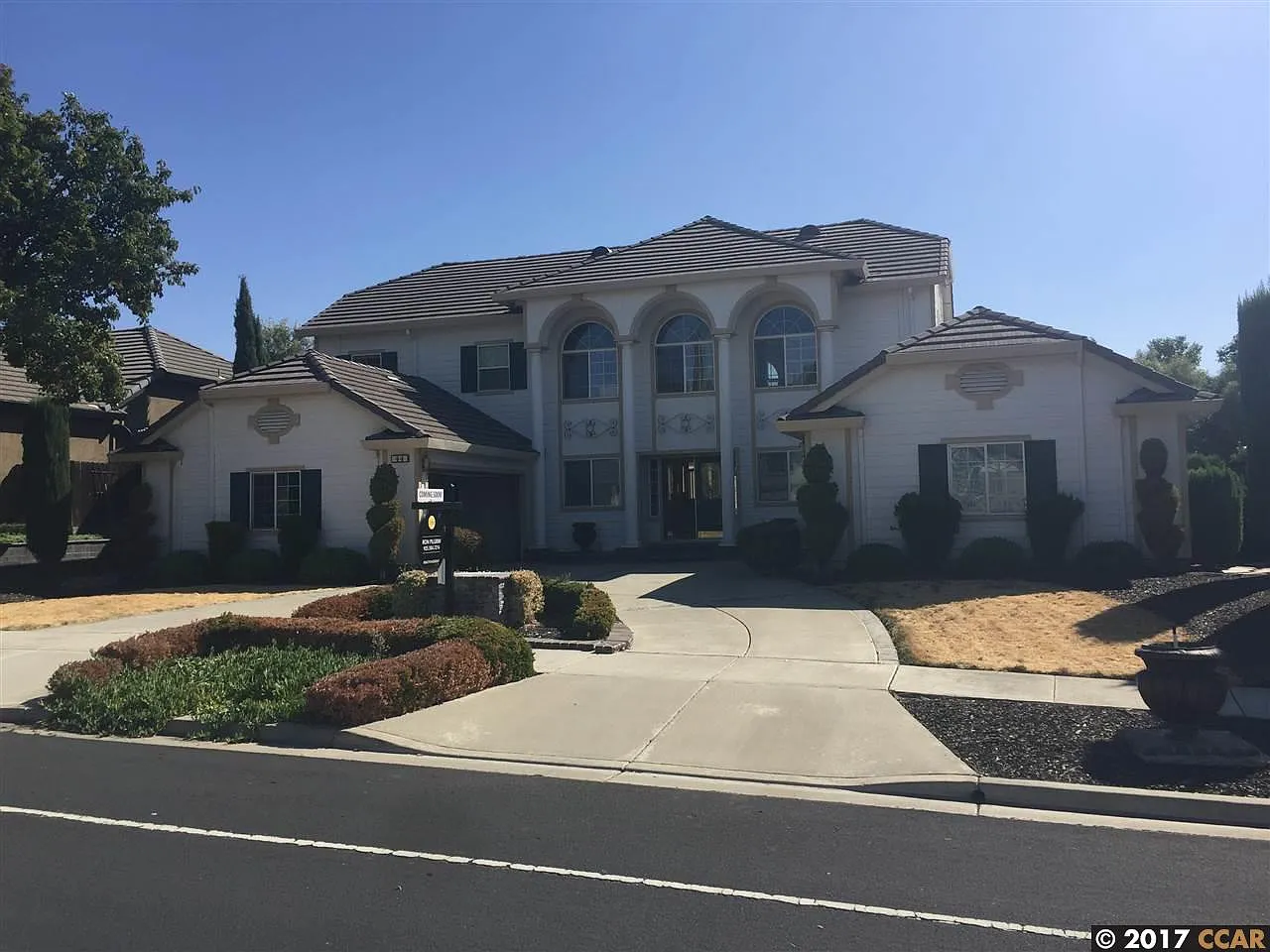 44 E Country Club Dr photo 1