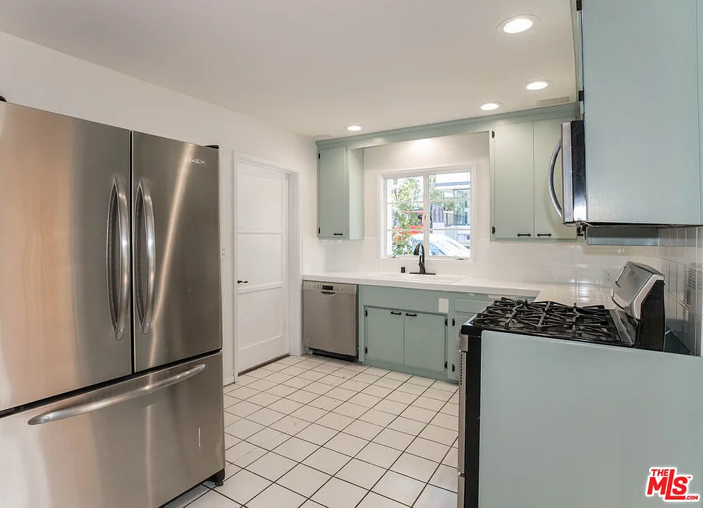 2 bed, 2.0 bath, 1114 sqft, $5,497 — Photo 3