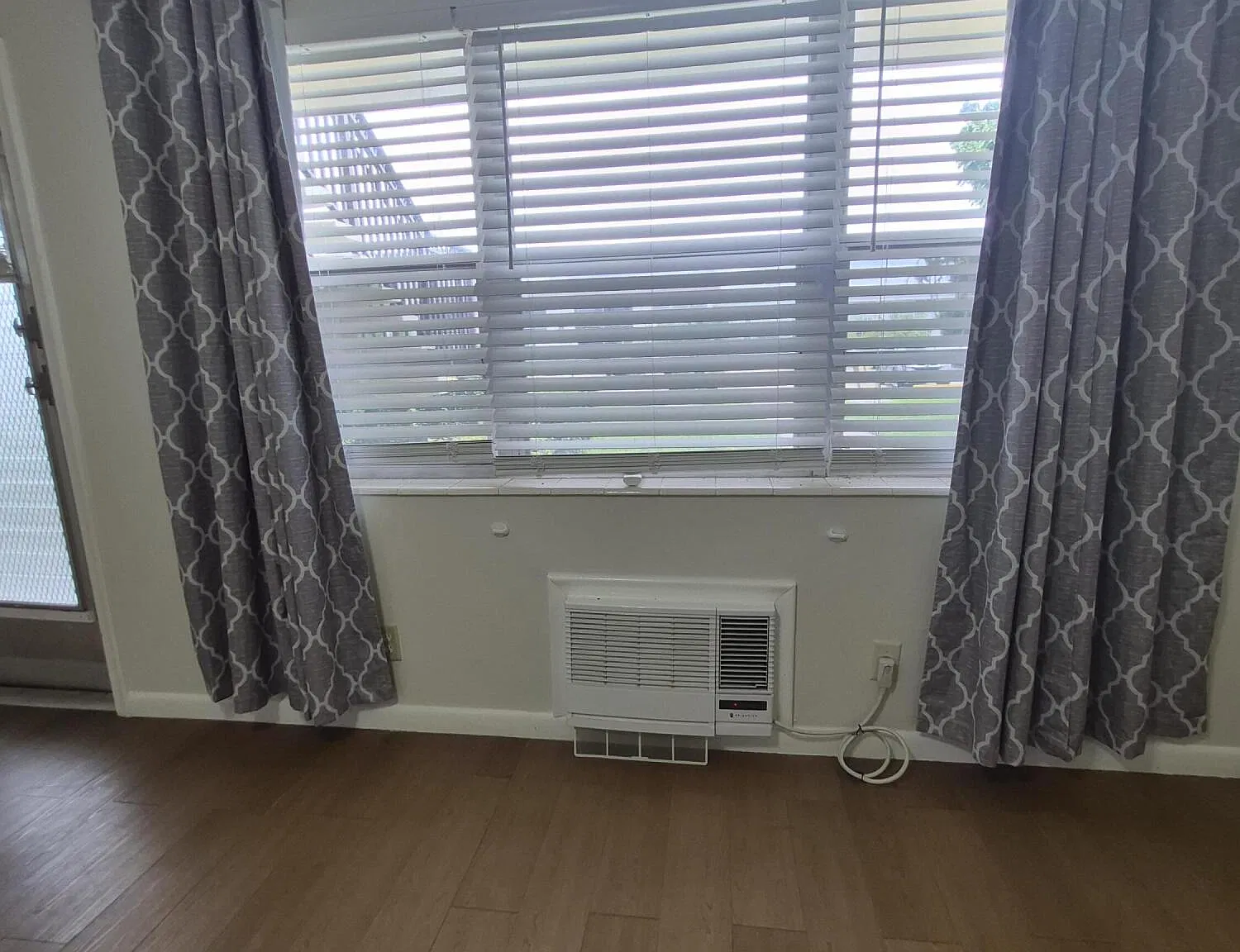 1 bed, 1.5 bath, 684 sqft, $1,375 — Photo 2