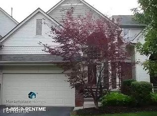 38319 Saratoga Cir, Farmington, MI