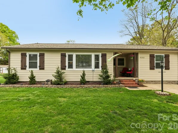 9202 Elgin Dr, Charlotte, NC 28214