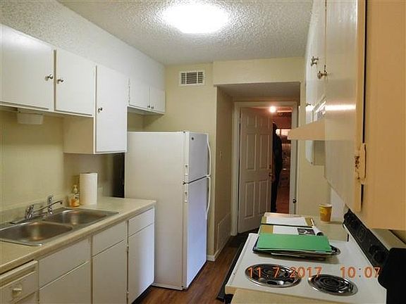 4th image of 2200 Berkett Dr