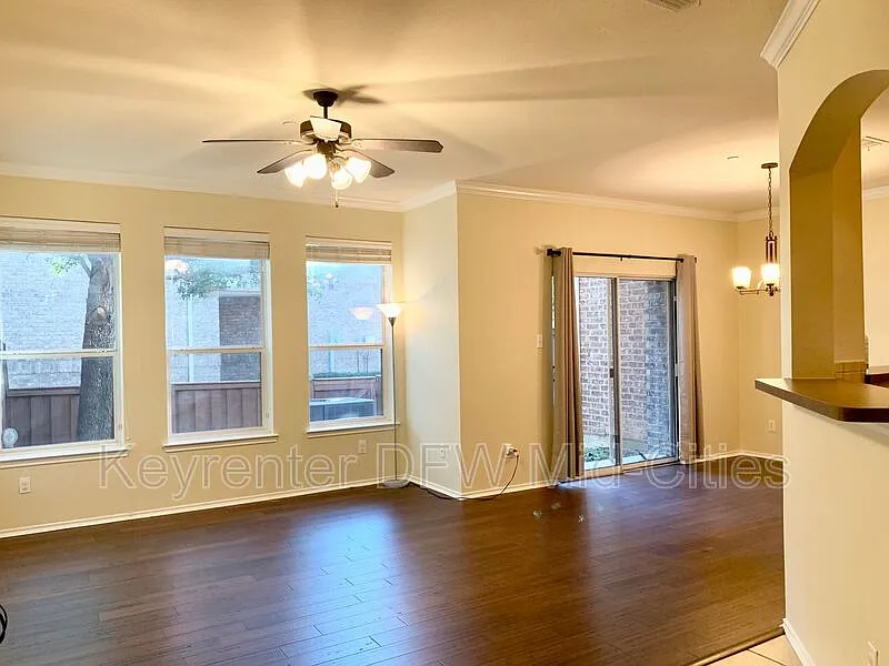 3 bed, 2.5 bath, 1474 sqft, $2,400 — Photo 4