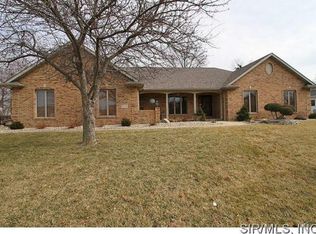 4 Fox Mill Dr, Maryville, IL