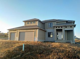 18302 Greenleaf St, Omaha, NE 68136