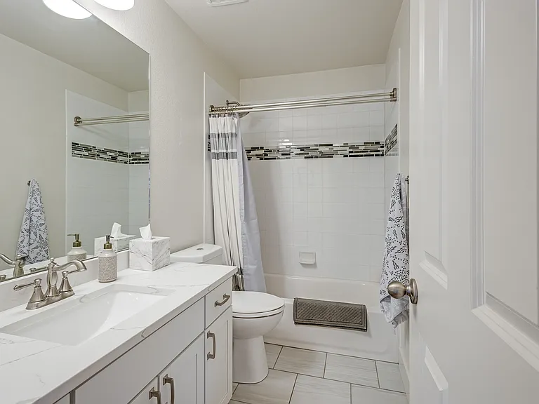 1516 Solitaire St — Photo 11