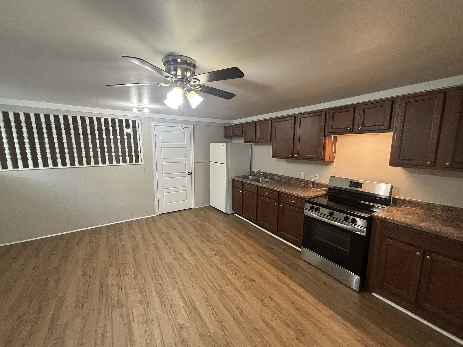 1 bed, 1.0 bath, 600 sqft, $850 — Photo 2