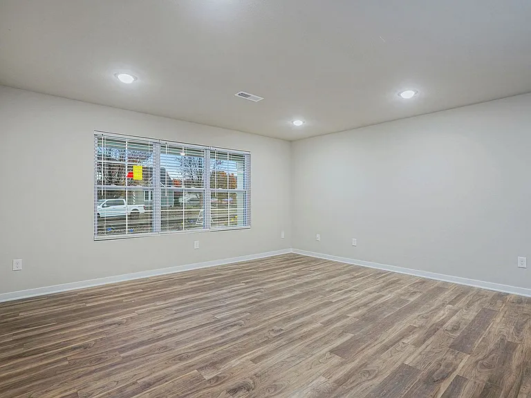 834 Winchester St — Photo 12