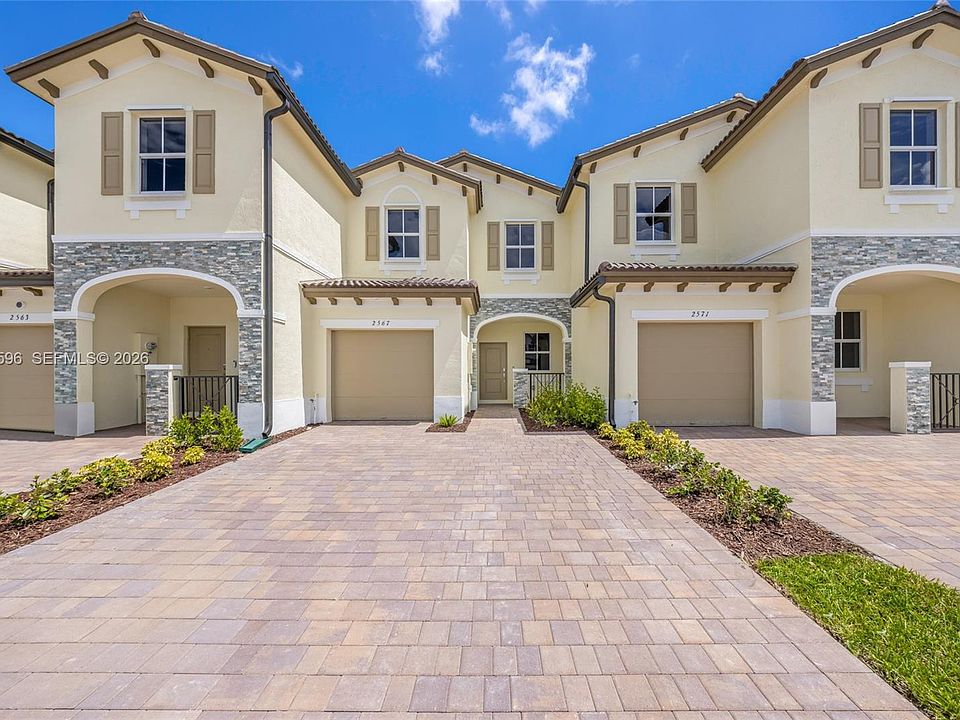 1st image of 2567 SE 25th Dr #2567