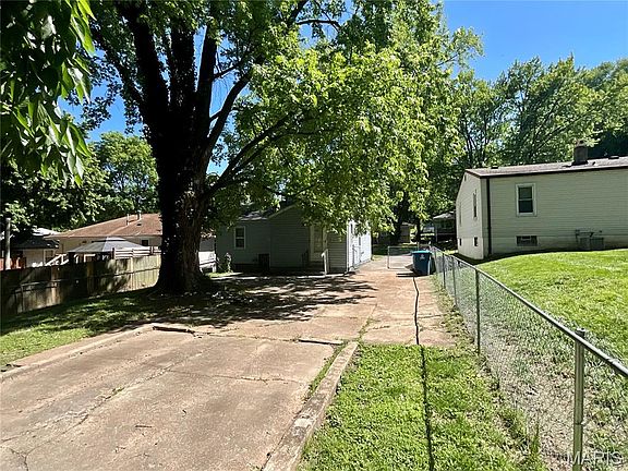 3rd image of 233 Buddie Ave